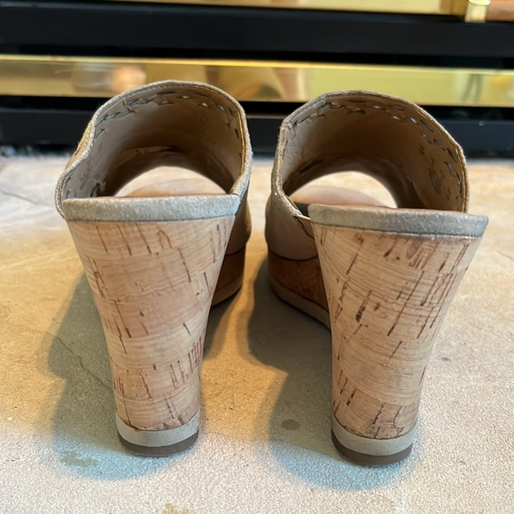 Franco Sarto beige suede wedge sandals      sz 8.5 - Picture 4 of 5